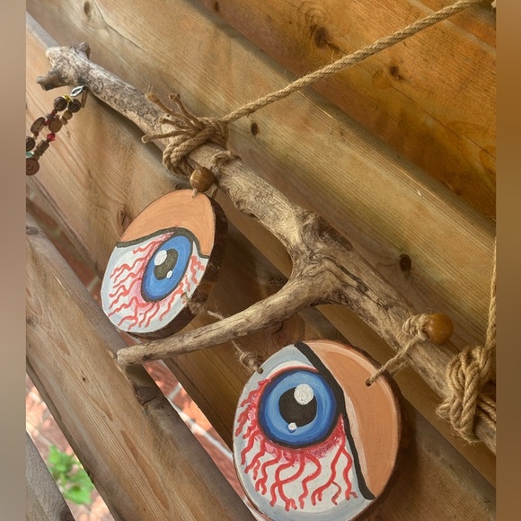 Handmade Eyeball Driftwood Yard Art – Quirky Garden Hanging - Picture 3 of 11